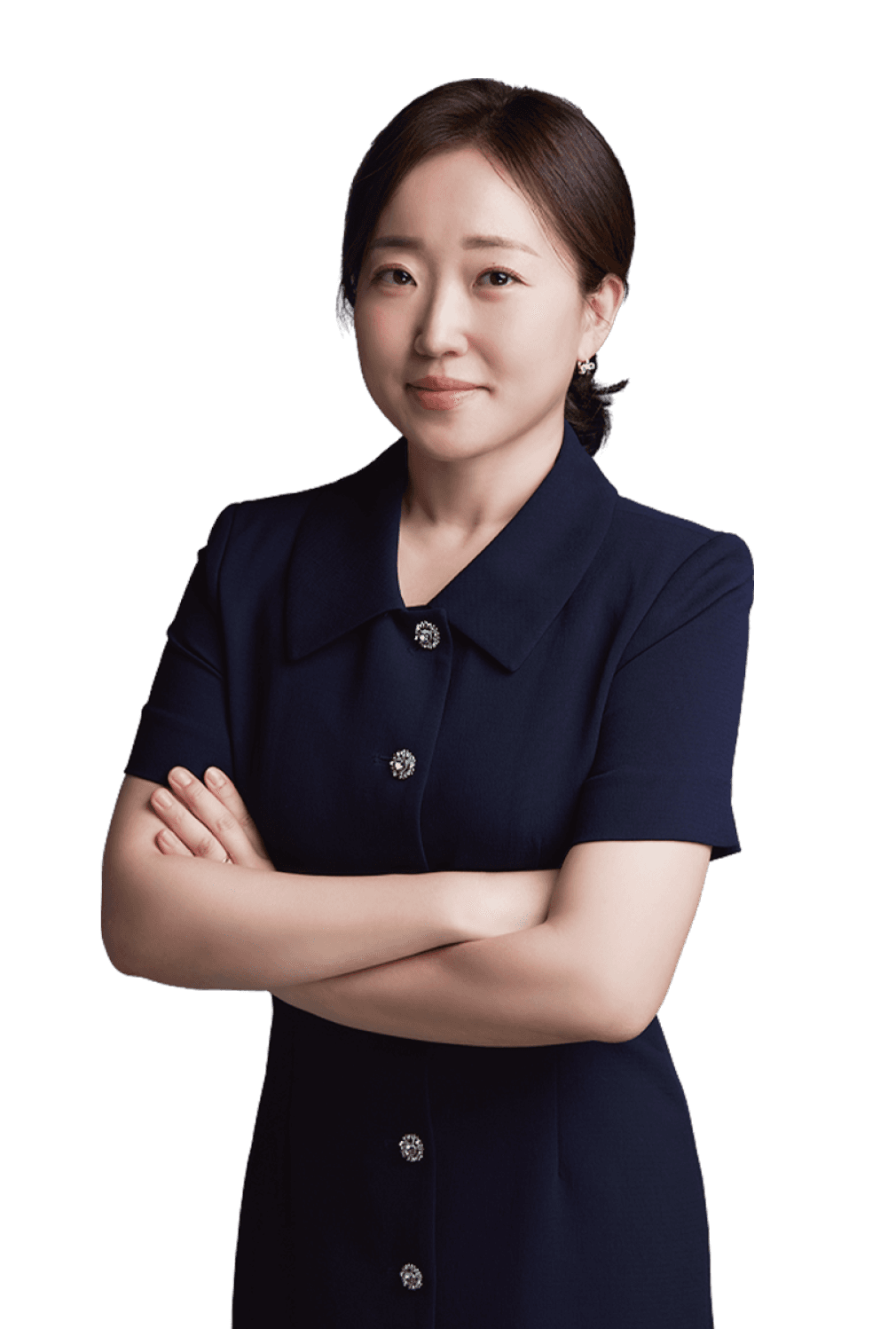 남색 정장을 입고 미소 짓는 김앤파트너스 조아라 변호사
